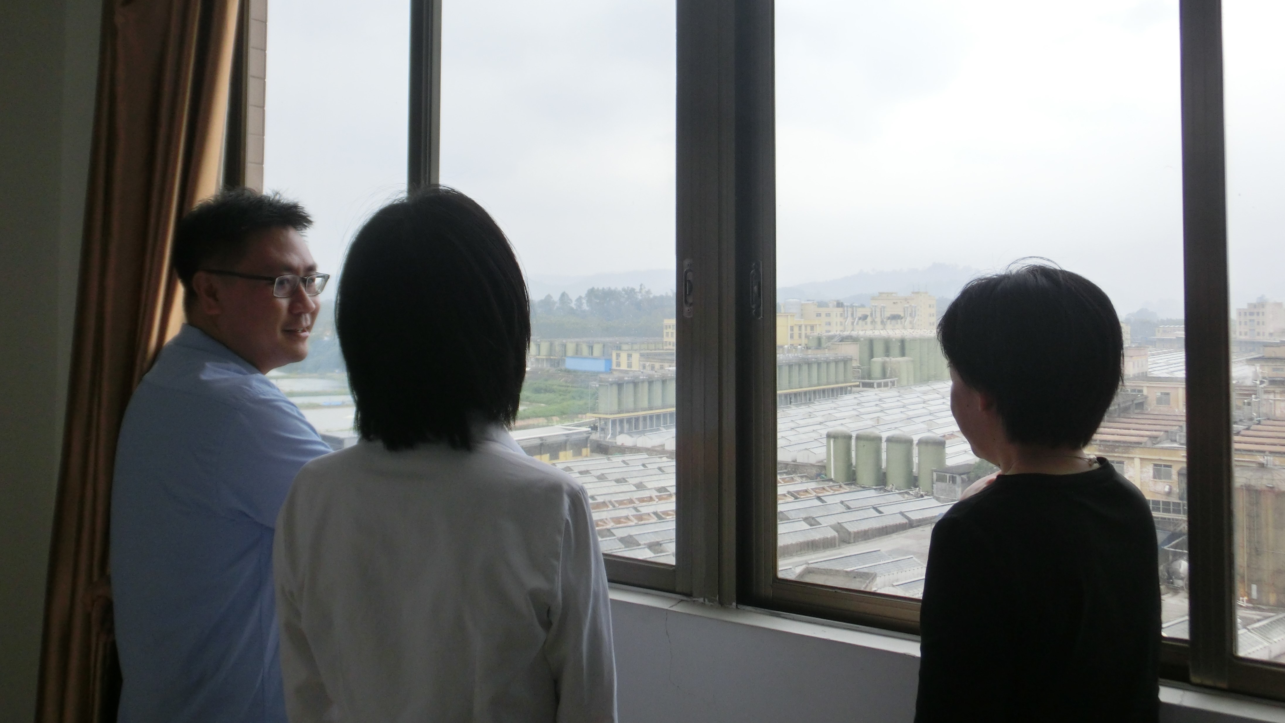 2 介绍生产场地.JPG